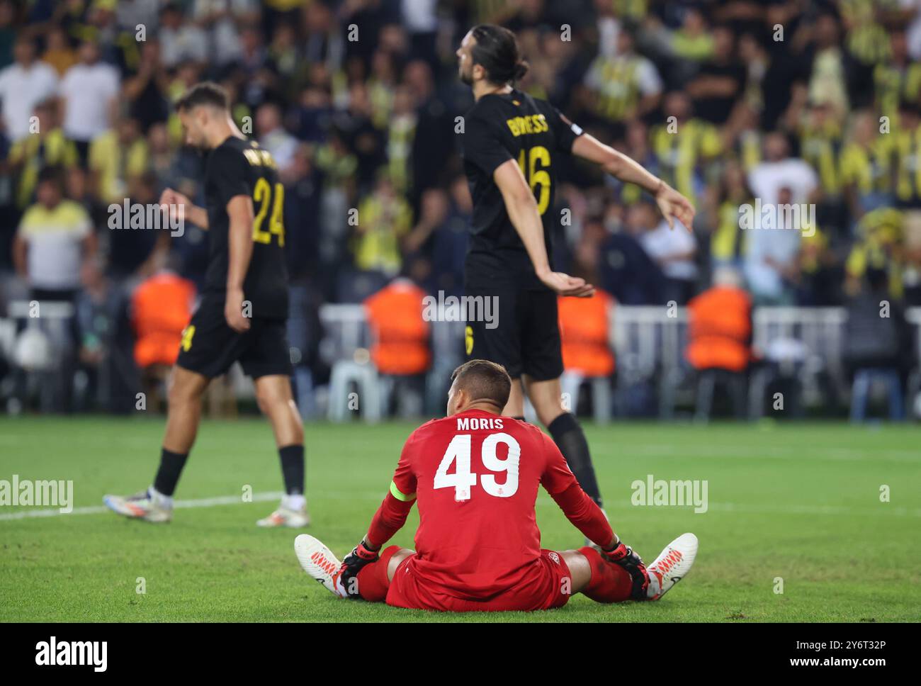 Istanbul, Turquie. 26 septembre 2024. Christian Burgess de l'Union et le gardien Anthony Moris semblent abattus lors d'un match de football entre la Fenerbahce SK turque et la Royale Union Saint-Gilloise belge à Istanbul, Turquie, le jeudi 26 septembre 2024, le jour de l'ouverture de la phase League du tournoi de l'UEFA Europa League. BELGA PHOTO VIRGINIE LEFOUR crédit : Belga News Agency/Alamy Live News Banque D'Images