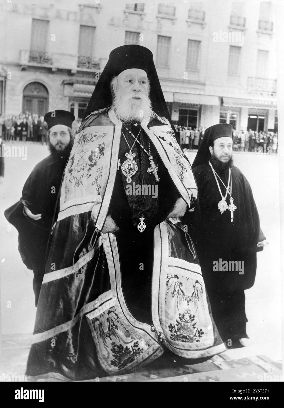MGR IACOVOS À LA CATHÉDRALE D'ATHÈNES / 20 JANVIER 1962 Banque D'Images
