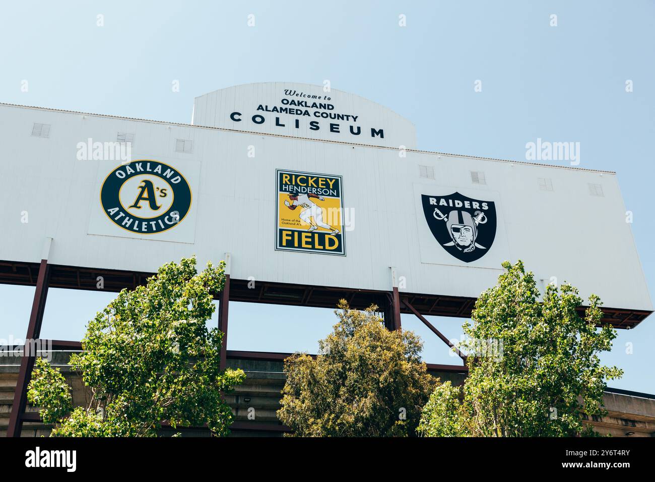 Oakland A's et Oakland Raiders signent au Oakland Alameda County Coliseum | Oakland, Californie 2019 Banque D'Images