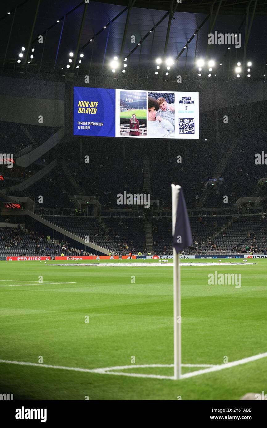 Londres, Royaume-Uni. 26 septembre 2024. Le coup d'envoi est retardé lors du match Tottenham Hotspur FC v Qarabag FK Europa League Round 1 au Tottenham Hotspur Stadium, Londres, Angleterre, Royaume-Uni le 26 septembre 2024 Credit : Every second Media/Alamy Live News Banque D'Images