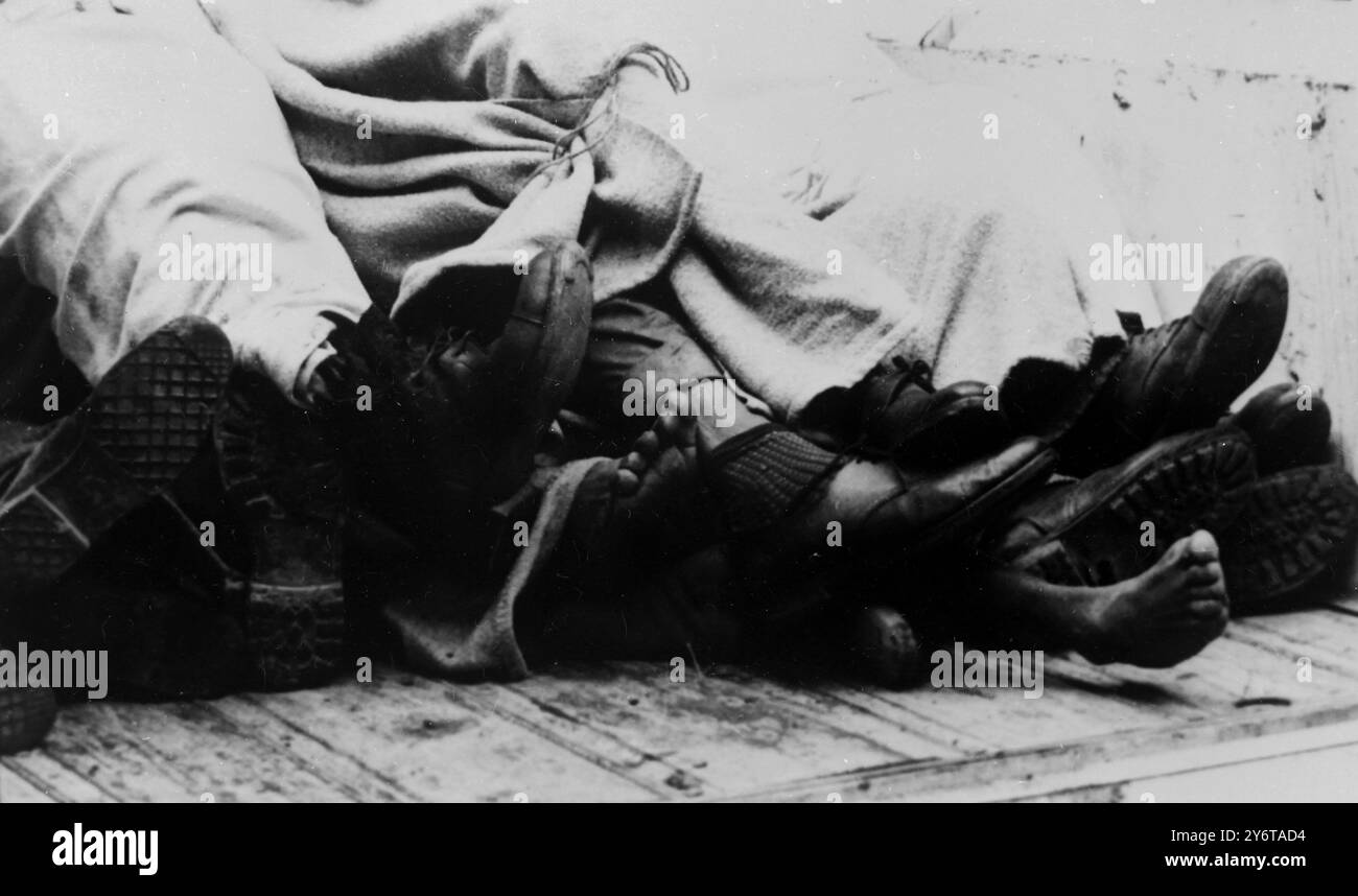 HÔPITAL MIS EN PLACE À L'HÔPITAL SOUS COUVERTURE EST UN CADAVRE ELISABETHVILLE 11 DÉCEMBRE 1961 Banque D'Images