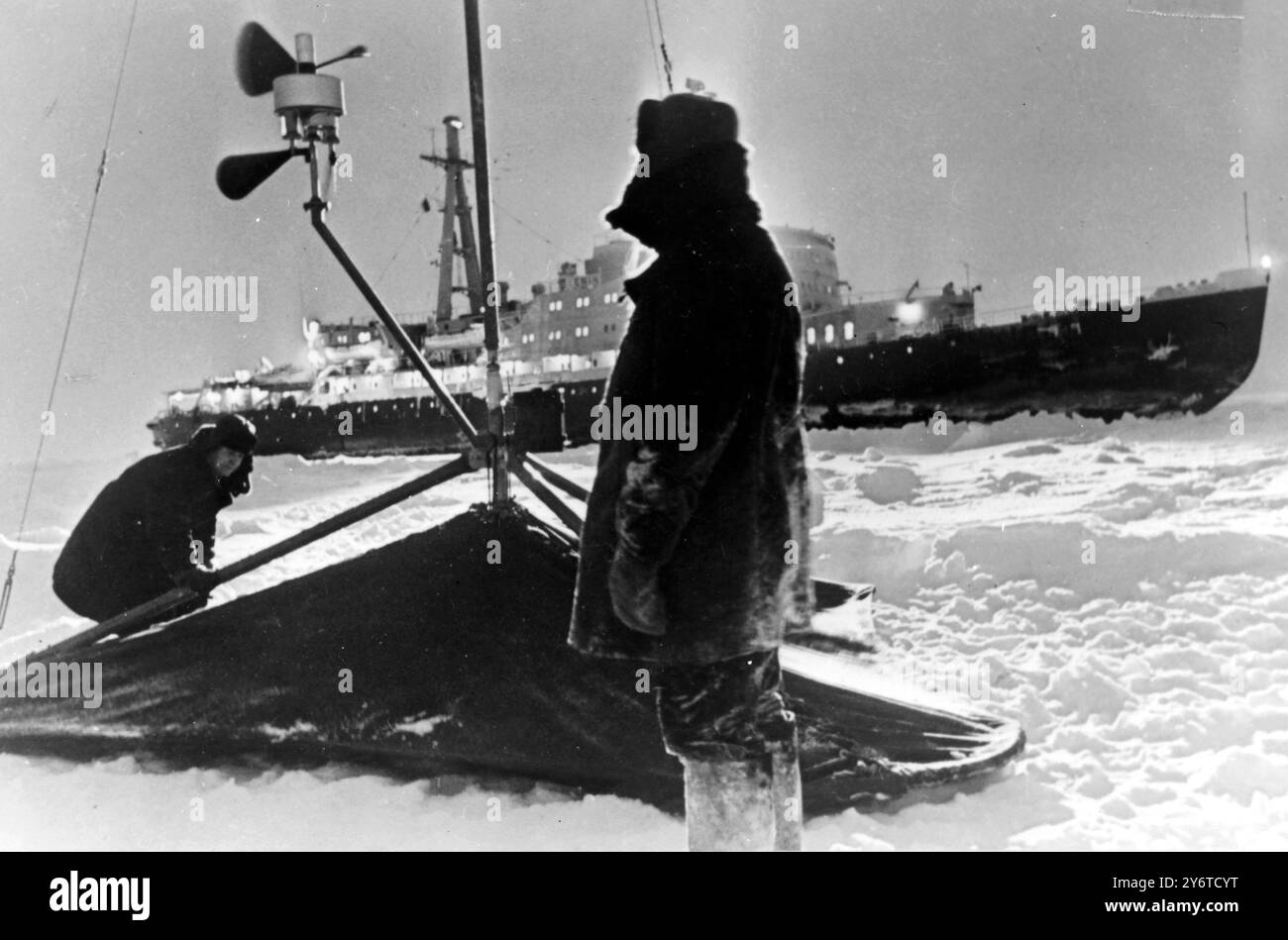EXPOSITION SOVIÉTIQUE AU PÔLE NORD 25 NOVEMBRE 1961 Banque D'Images EXPOSITION SOVIÉTIQUE AU PÔLE NORD 25 NOVEMBRE 1961 Banque D'Images