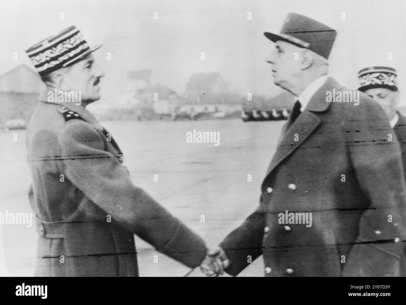 PIERRE MESSMER AVEC LE PRÉSIDENT FRANÇAIS CHARLES DE GAULLE À STRASBOURG / 23 NOVEMBRE 1961 Banque D'Images