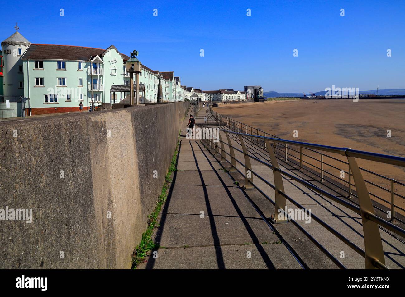 Appartements le long du front de mer de Swansea et promenade,, pays de Galles du Sud, Royaume-Uni. Prise en septembre 2024 Banque D'Images