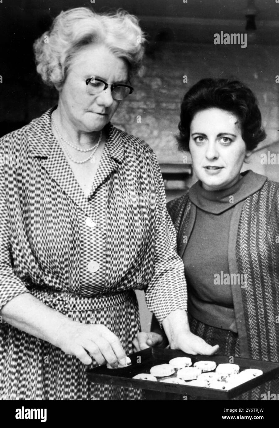 MARJORIE BURTON MME M MONTRE DES ALIMENTS AGRICOLES MME J JEAN RUSHTON DES ÉTATS-UNIS / 19 SEPTEMBRE 1961 Banque D'Images