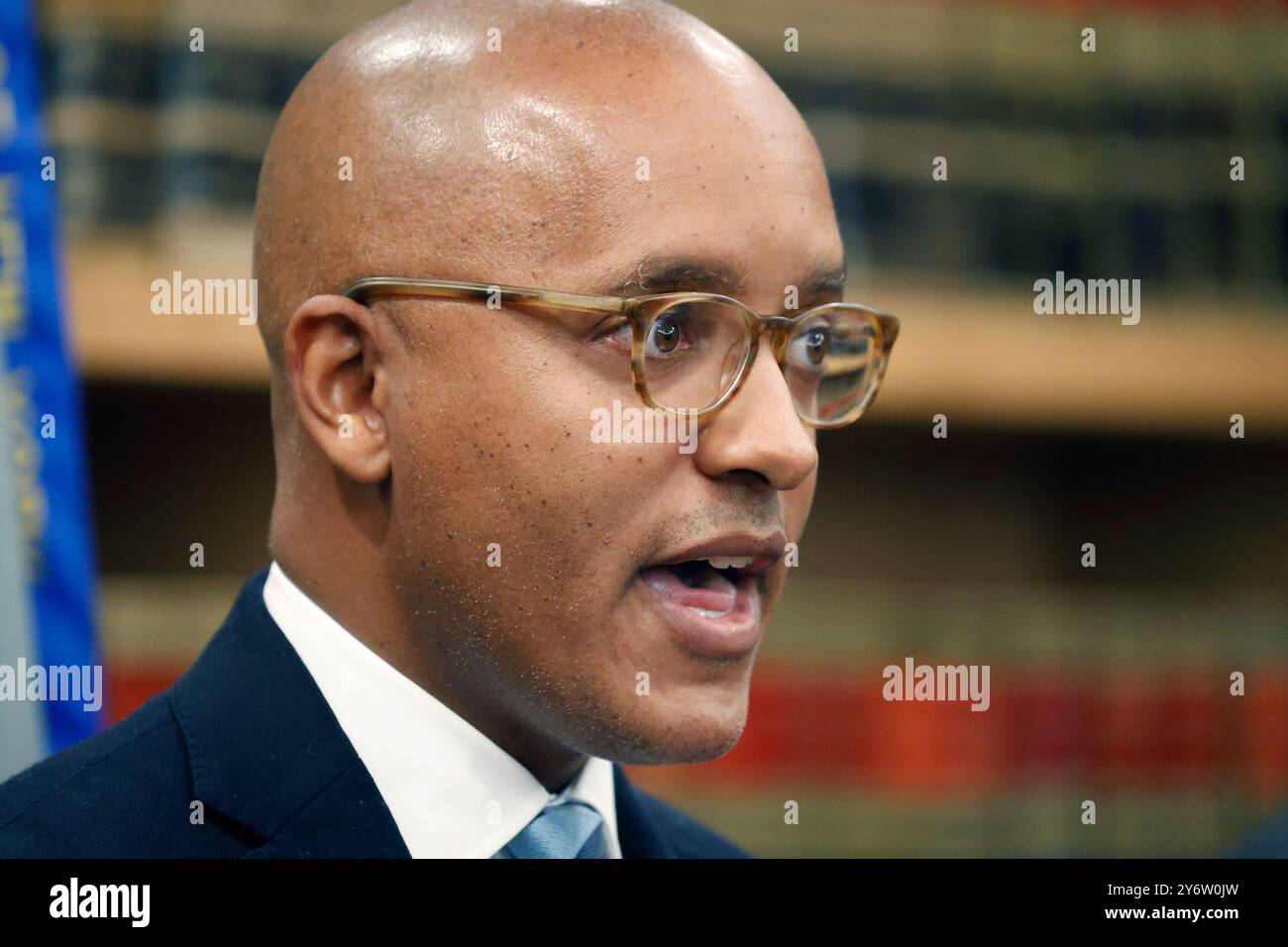 New York, États-Unis. 26 septembre 2024. Damian Williams, l'avocat américain du district sud de New York, décrit les accusations portées contre le maire de New York Eric Adams lors d'une conférence de presse à New York le jeudi 26 septembre 2024. Adams a été inculpé de cinq chefs d'accusation fédéraux de corruption, de fraude et de sollicitation de dons illégaux à la campagne étrangère. Photo de John Angelillo/UPI crédit : UPI/Alamy Live News Banque D'Images
