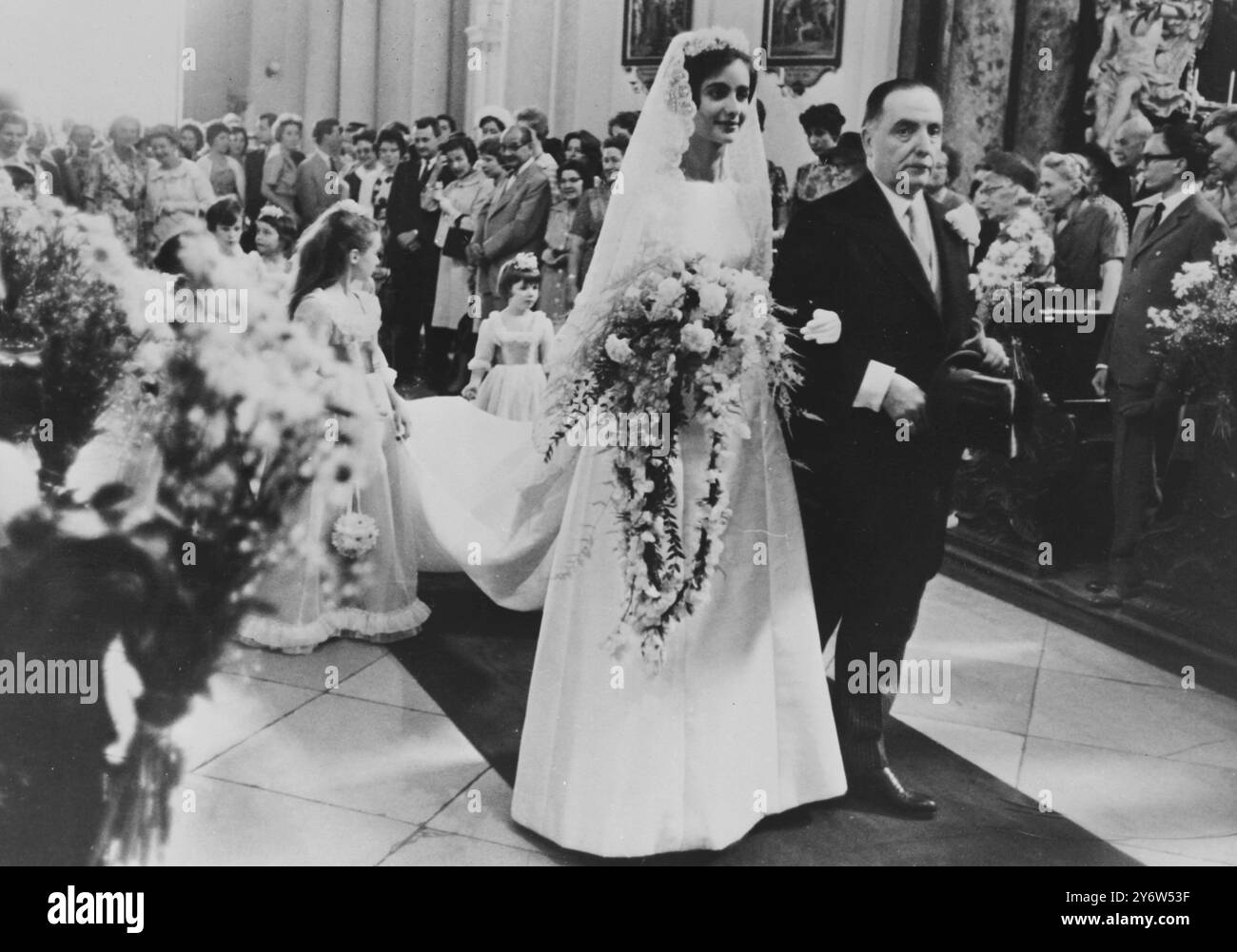 MARIÉE CONTESSE CLAUDINE DE MOUNTJOYE VAUFREY ET DE LA ROCHE - MARIAGE À VIENNE LE 3 JUILLET 1961 Banque D'Images