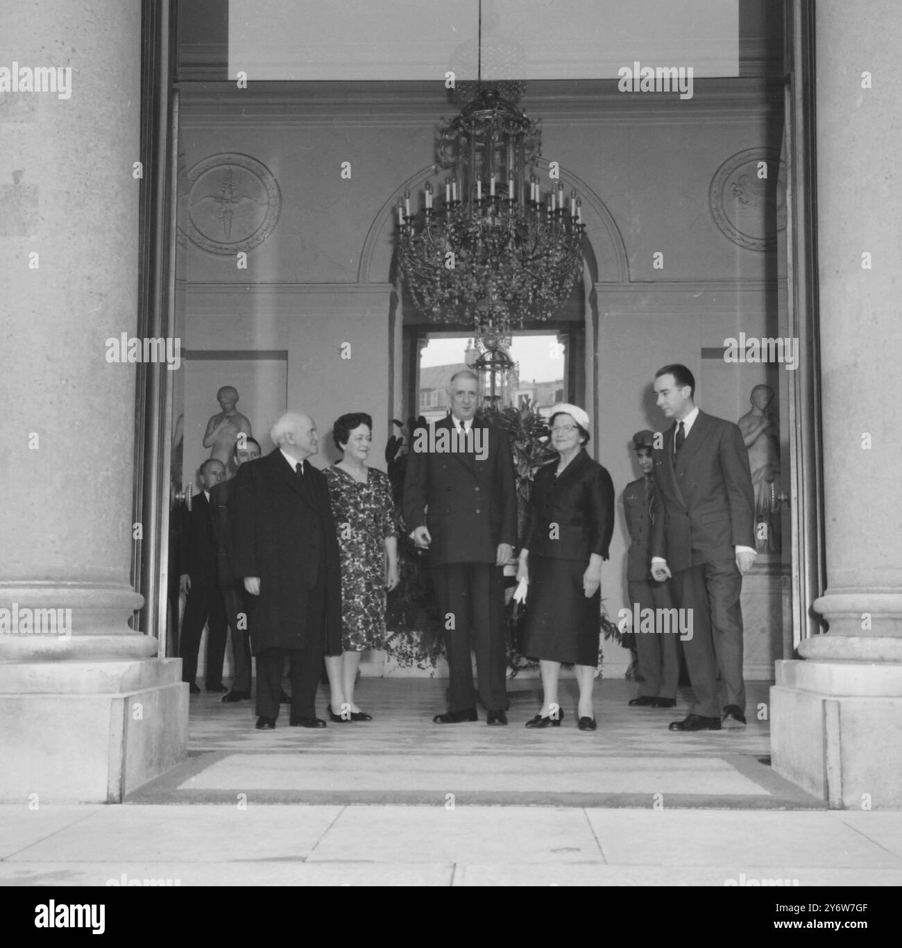 LE PREMIER MINISTRE ISRAÉLIEN DAVID BEN GOURION AVEC LE GÉNÉRAL CHARLES DE GAULLE À PARIS / 8 JUIN 1961 Banque D'Images