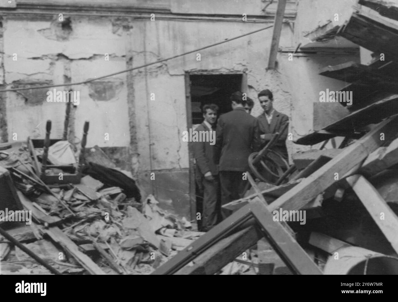 EXPLOSIONS DES RUINES D'HÔTELS À PARIS 5 JUIN 1961 Banque D'Images