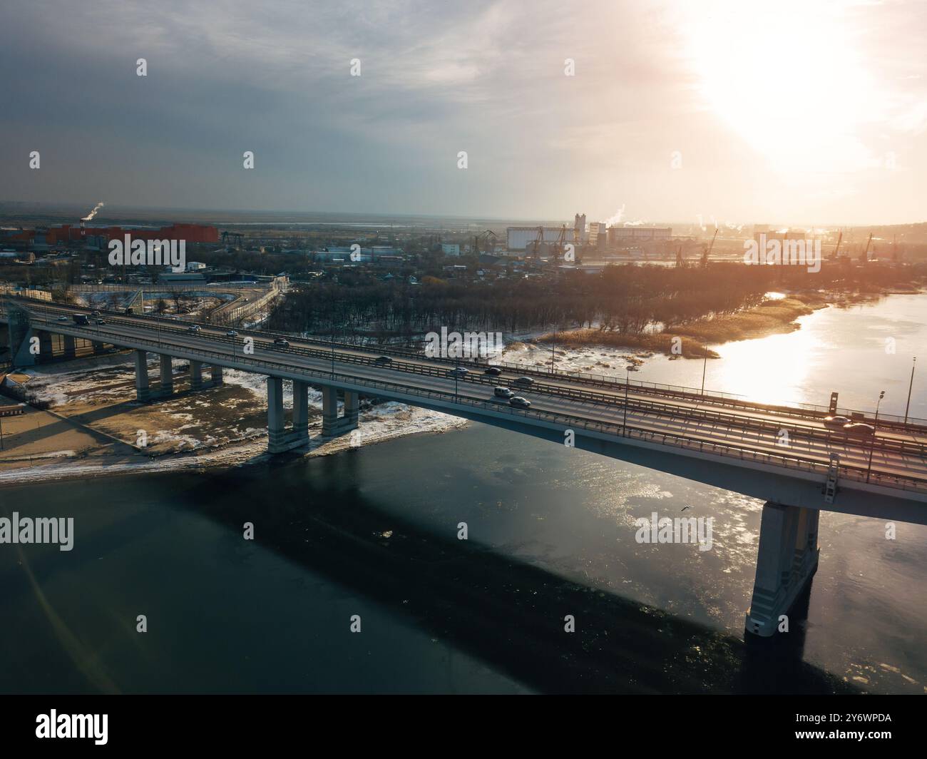 Pont Voroshilovsky à Rostov-on-Don, vue aérienne sur les drones. Banque D'Images