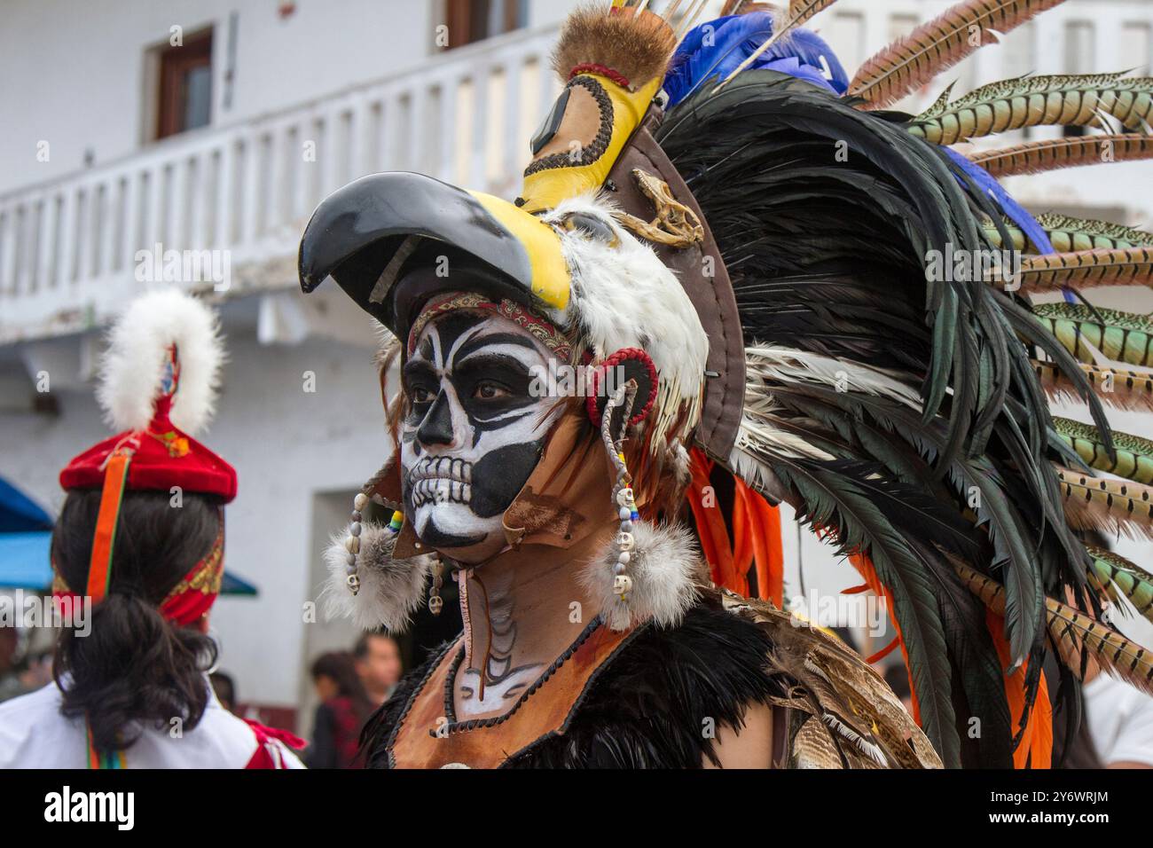 Cuetzalan, Puebla, México ; noviembre 01 2021 : des gens vêtus de costumes pour célébrer le jour des morts. Banque D'Images