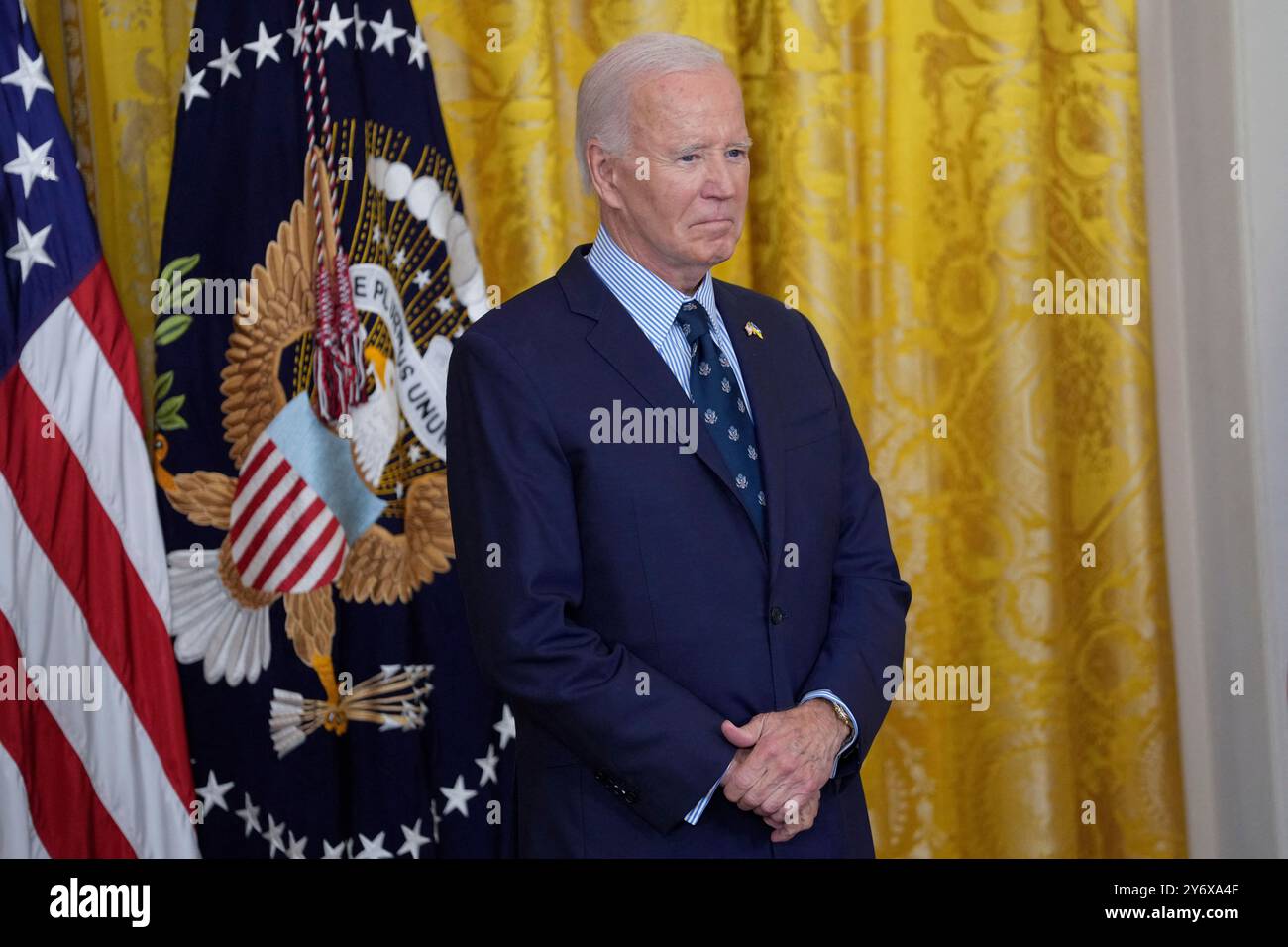 Washington, États-Unis. 26 septembre 2024. Le président des États-Unis Joe Biden écoute lors d'un événement sur la violence armée dans la salle est de la Maison Blanche à Washington, DC, États-Unis, le 26 septembre 2024. Photo de Chris Kleponis /CNP/ABACAPRESS. COM Credit : Abaca Press/Alamy Live News Banque D'Images