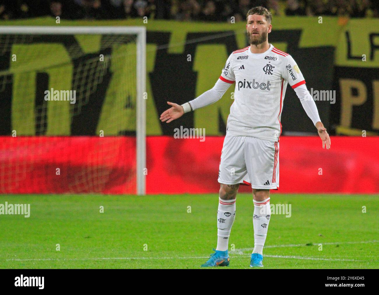 Montevideo, Uruguay. 26 septembre 2024. Leo Pereira, du Flamengo, réagit lors du quart de finale du match de deuxième manche entre l'uruguayen Peñarol et le brésilien Flamengo de la Copa CONMEBOL Libertadores 2024, au Campeon del Siglo, à Montevideo, Uruguay, le 26 septembre 2024. Photo : Pool Pelaez Burga/DiaEsportivo/Alamy Live News crédit : DiaEsportivo/Alamy Live News Banque D'Images