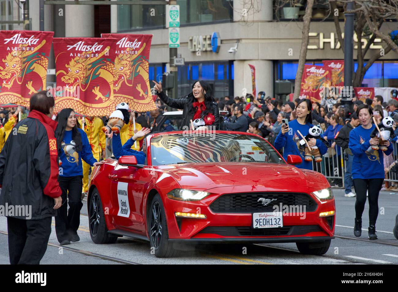 San Francisco, CA - 24 février 2024 : le Grand Maréchal Awkwafina participe au défilé du nouvel an chinois, l'un des 10 meilleurs défilés au monde et le LAR Banque D'Images