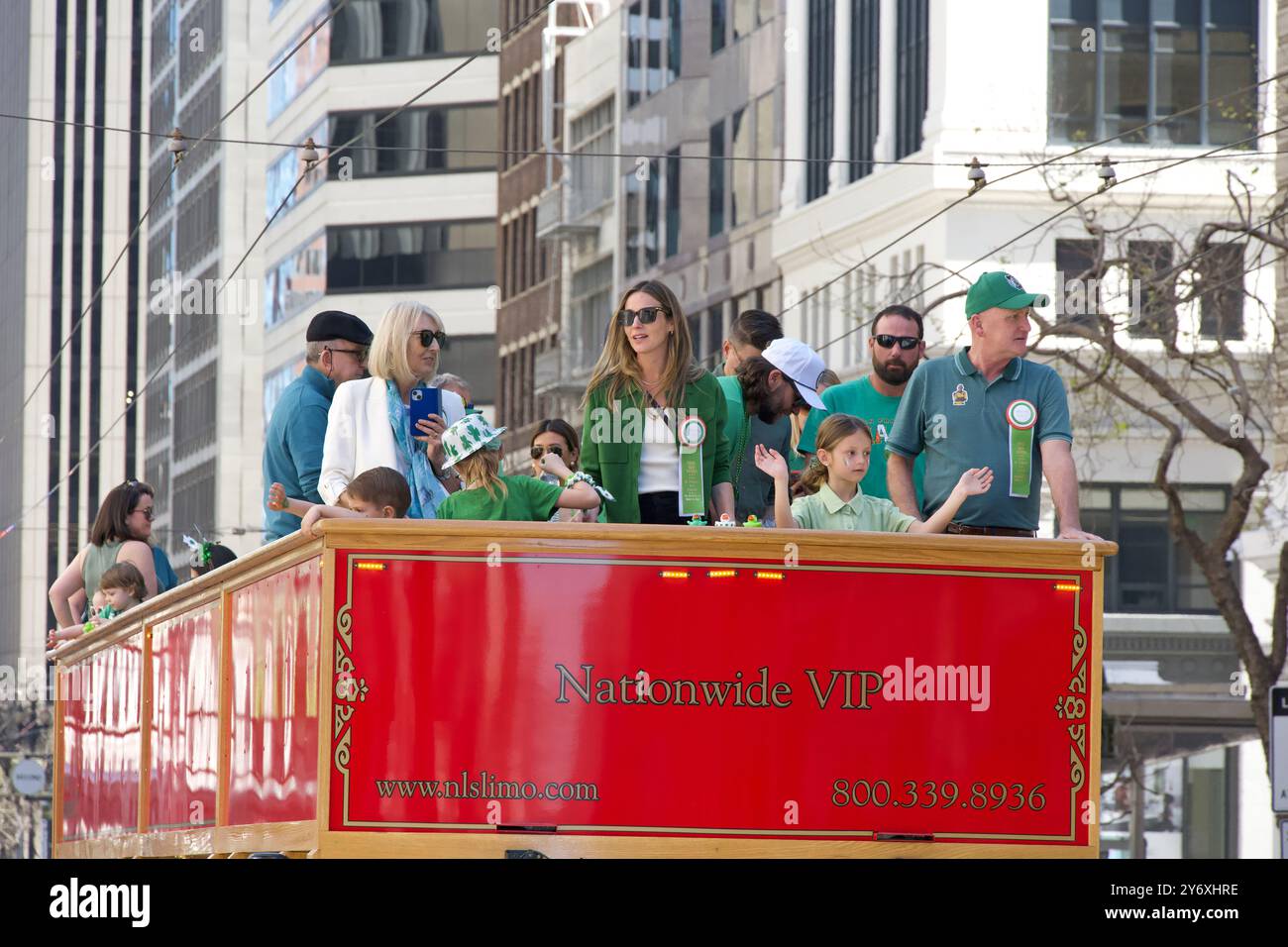 San Francisco, CA - 16 mars 2024 : participants non identifiés à la 173e parade annuelle de la St Patricks Day. La côte ouest plus grand irlandais même celeati Banque D'Images