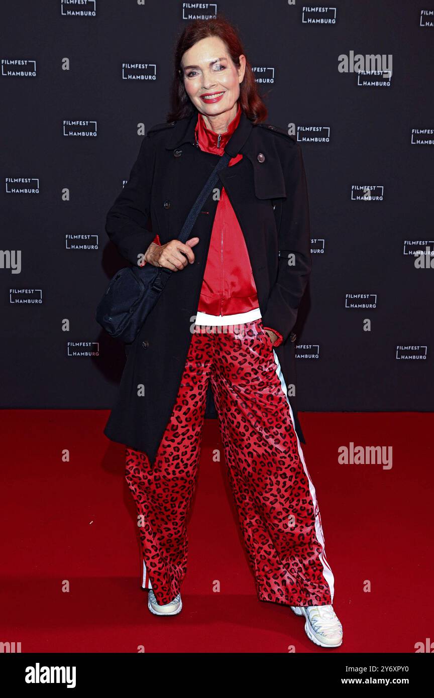 IHA von der Schulenburg BEI der Festivaleröffnung mit der Premiere des Kinofilms Könige des Sommers / vingt Dieux auf dem 31. Filmfest Hamburg im Cinemaxx Dammtor. Hambourg, 26.09.2024 *** IHA von der Schulenburg à l'ouverture du festival avec la première du long métrage Kings of Summer vingt Dieux au Filmfest 31 de Hambourg au Cinemaxx Dammtor Hamburg, 26 09 2024 Foto:xgbrcix/xFuturexImagex filmfest_Opening_4795 Banque D'Images