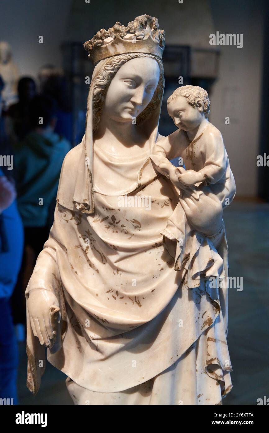 Vierge à l'enfant, Île-de-France, milieu du XIVe siècle, marbre, traces de reflets dorés modernes, du couvent Longchamp (Paris) ?, Musée National du M. Banque D'Images