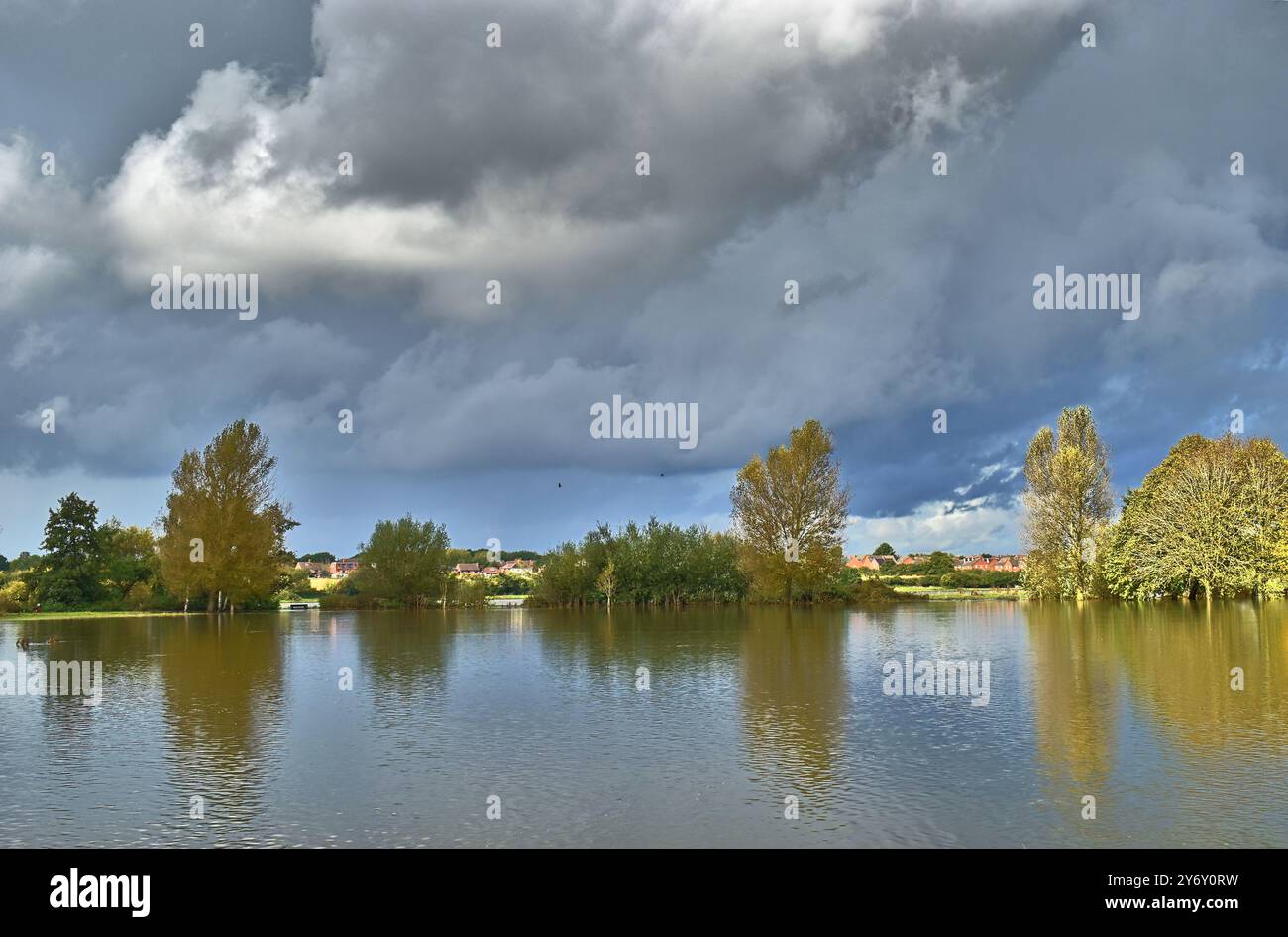 Inondation sur le Mill Field à Stony Stratford, Milton Keynes. Banque D'Images