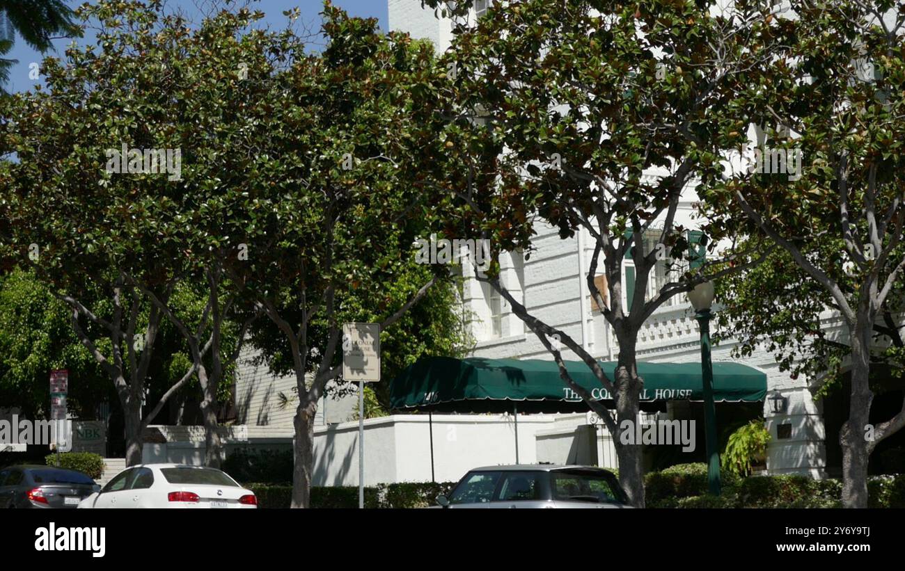 West Hollywood, Californie, USA 18 septembre 2024 actrice Bette Davis, actrice Carole Lombard, acteur William Powell, actrice Norma Talmadge, acteur Clark Gable, L'actrice Jodie Foster, l'actrice Jamie Lee Curtis, l'actrice Julia Roberts, l'actrice Fannie Flagg, l'acteur Doug Barr, l'acteur Fred Allen, l'actrice Sarah Buxton, acteur Lou LÕAmour, écrivain Francis Marion, acteur Nick Ray ancien domicile à Colonial House 1416 Havenhurst Drive le 18 septembre 2024 à West Hollywood, Californie, États-Unis. Photo de Barry King/Alamy Stock photo Banque D'Images