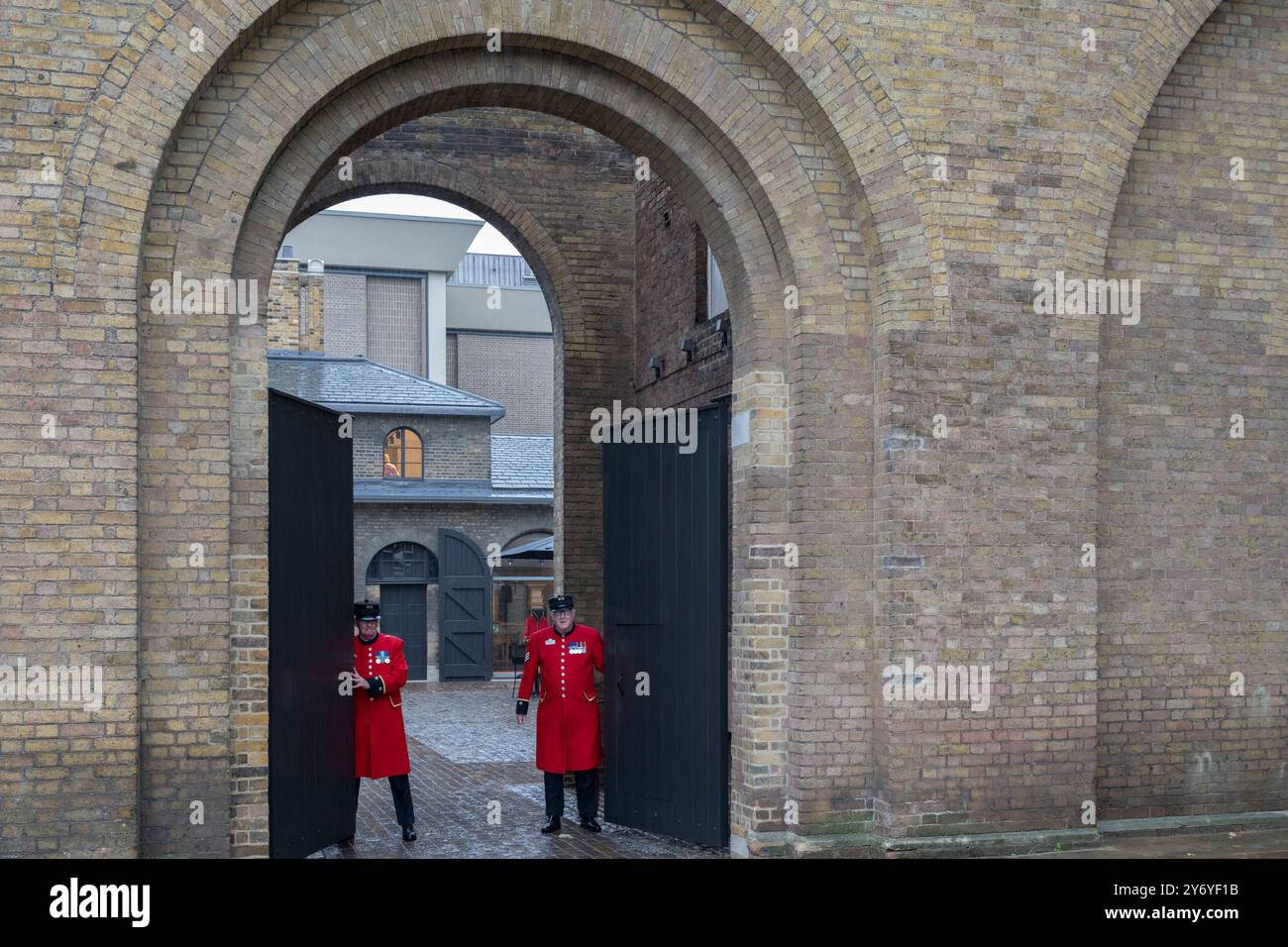 Royal Hospital Chelsea, Royal Hospital Road, Londres, Royaume-Uni. 27 septembre 2024. Le Festival d'histoire de Chelsea (25-29 septembre) est l'événement annuel phare du tout nouveau quartier du patrimoine de Chelsea, une destination patrimoniale réunissant quatre institutions remarquables : le Musée national de l'Armée, l'Hôpital royal, le jardin de physique de Chelsea et Cadogan. Image : la nouvelle cour d'écurie Soane au Royal Hospital Chelsea, qui ouvre ses portes au public en octobre. La cour de triage de Soane est un exemple fondateur de l'architecture de Sir John Soane, construite en 1814-1817, récemment entièrement rénovée. Crédit : Malcolm Park/Alamy Live Banque D'Images