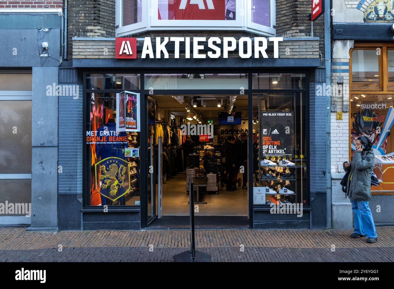 Aktiesport Store un magasin de vêtements et accessoires de sport Lange Elisabethstraat 17. Banque D'Images