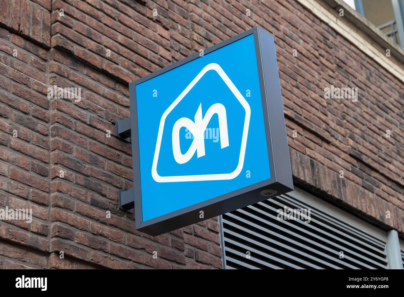 Albert Heijn supermarché logo signe drapeau, la plus grande chaîne de supermarchés aux pays-Bas. Utrecht aux pays-Bas. 5 février 2023. Banque D'Images