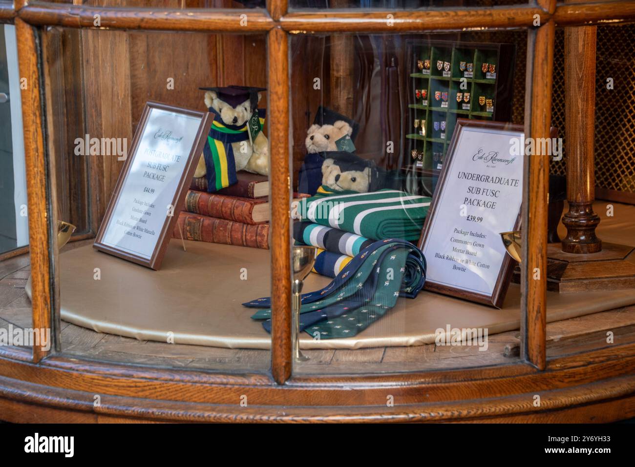 Vitrine avec robe habillée Oxford University, Oxford, Royaume-Uni Banque D'Images