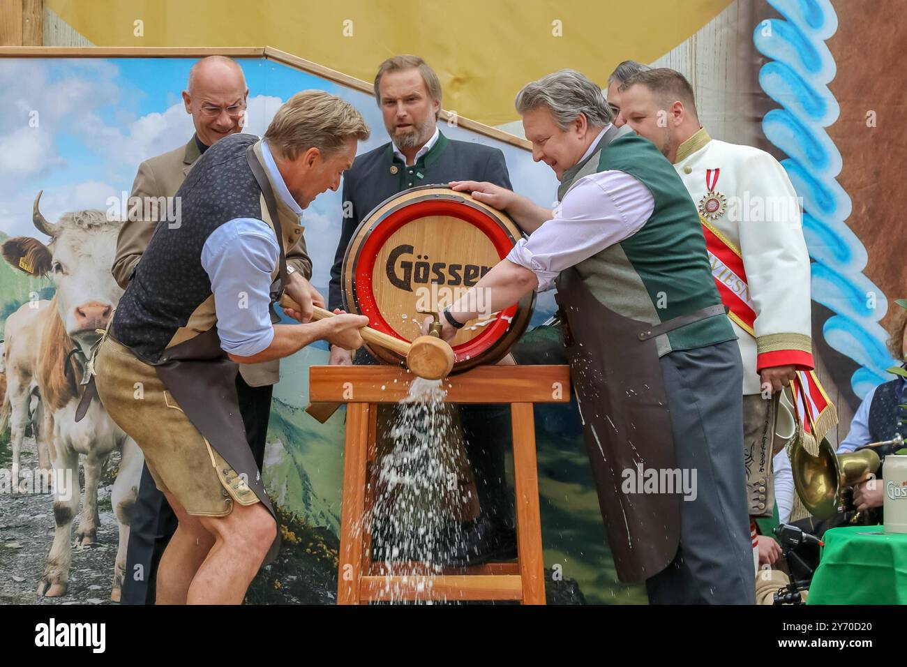 26.09.2024, Wiener Prater/Kaiserwiese, WIENER KAISER WIESN 2024 Eröffnungstag, Oktoberfest in Wien im Bild : Dompfarrer Toni Faber, Hans Knauss, BM Michael Ludwig, Johann Pittermann -GF Kaiser Wiesn, -traditioneller Bieranstich, -a d Bühne 2024, WIENER KAISER WIESN 2024 Eröffnungstag *** 26 09 2024, Vienna Prater KAISERWIESE, WIENER Kaiserwiese, WIENER KUDWIG 2024 jour d'ouverture de WIENER, WIENER, WIESN, WIENER KAUN, WIENER, WIESN, WIENER, WIENER, WIENER Pictures traditionnelles jour d'ouverture de la Cathédrale de WIESN, WIESN, WIESN, WIESN, Hannov Banque D'Images