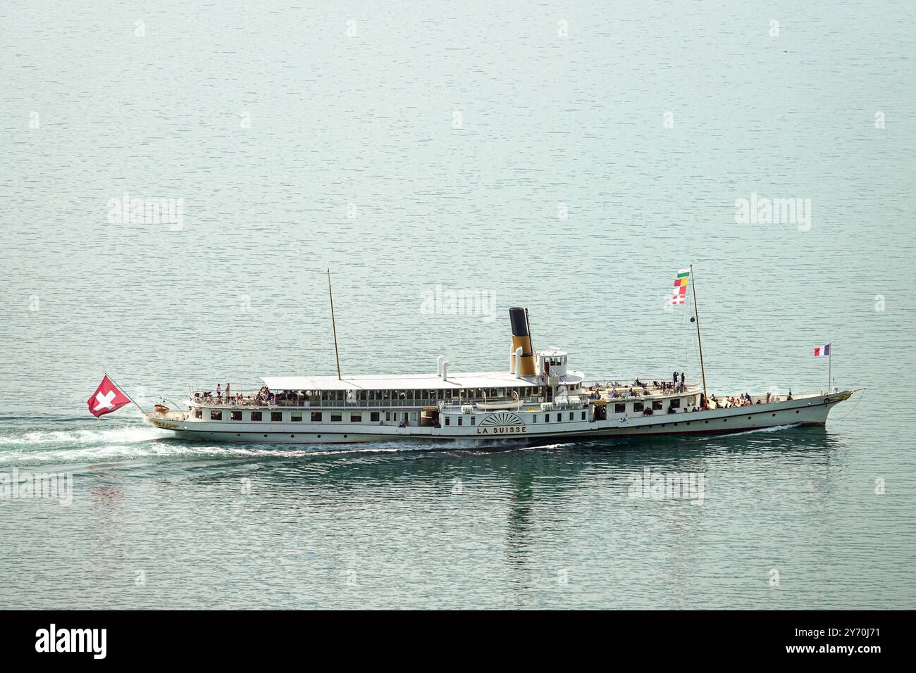 Montreux, Suisse - 24 septembre 2024 : croisière en bateau à vapeur à aubes sur le lac Léman (Genève) Banque D'Images