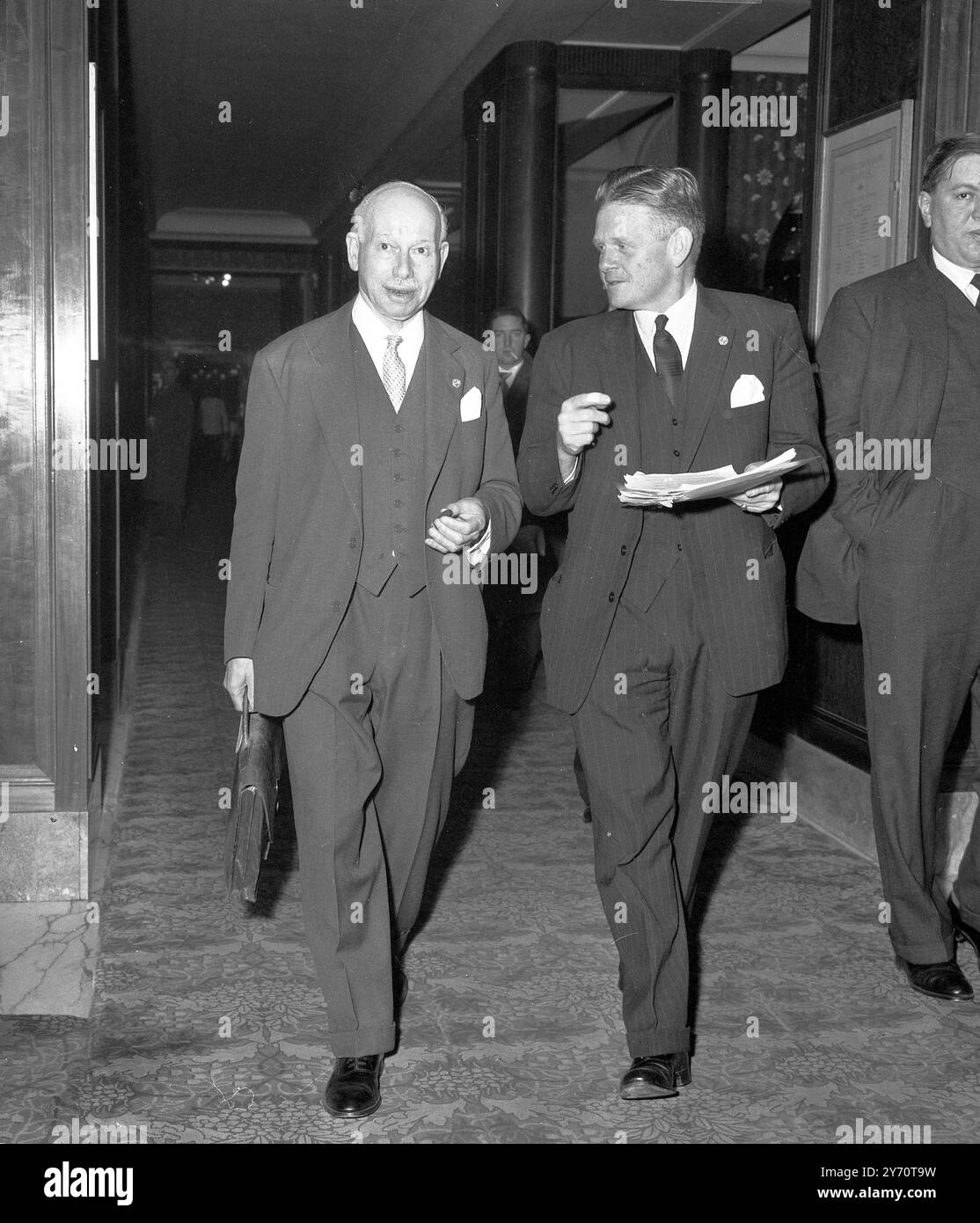 Conflit de droit de passage Banque d'images noir et blanc - Alamy