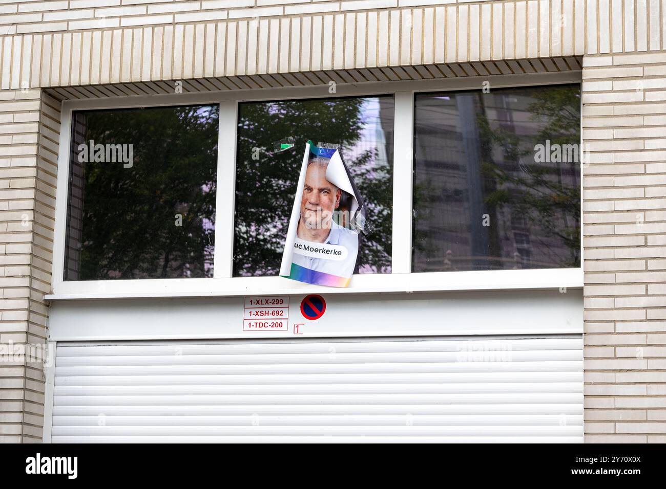 Anvers, Belgique. 27 septembre 2024. Des affiches électorales sont vues dans le quartier de Borgerhout à Anvers le vendredi 27 septembre 2024. Le 13 octobre, la Belgique organise des élections locales pour élire de nouveaux conseils municipaux et maires. BELGA PHOTO WARD VANDAEL crédit : Belga News Agency/Alamy Live News Banque D'Images