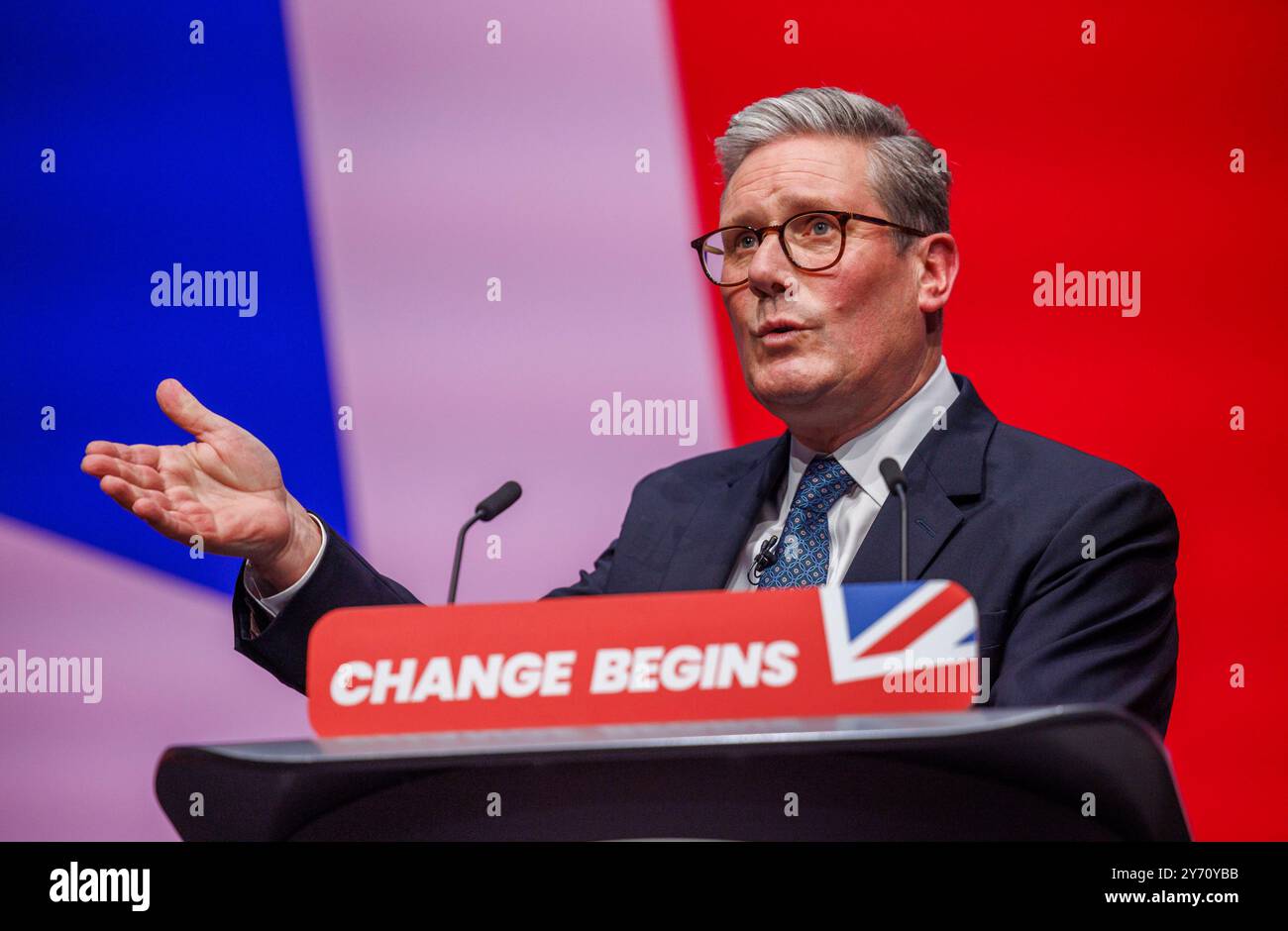 Sir Keir Starmer, premier ministre et chef du parti travailliste, prononce un discours de ses dirigeants à la conférence du parti travailliste à Liverpool. Banque D'Images