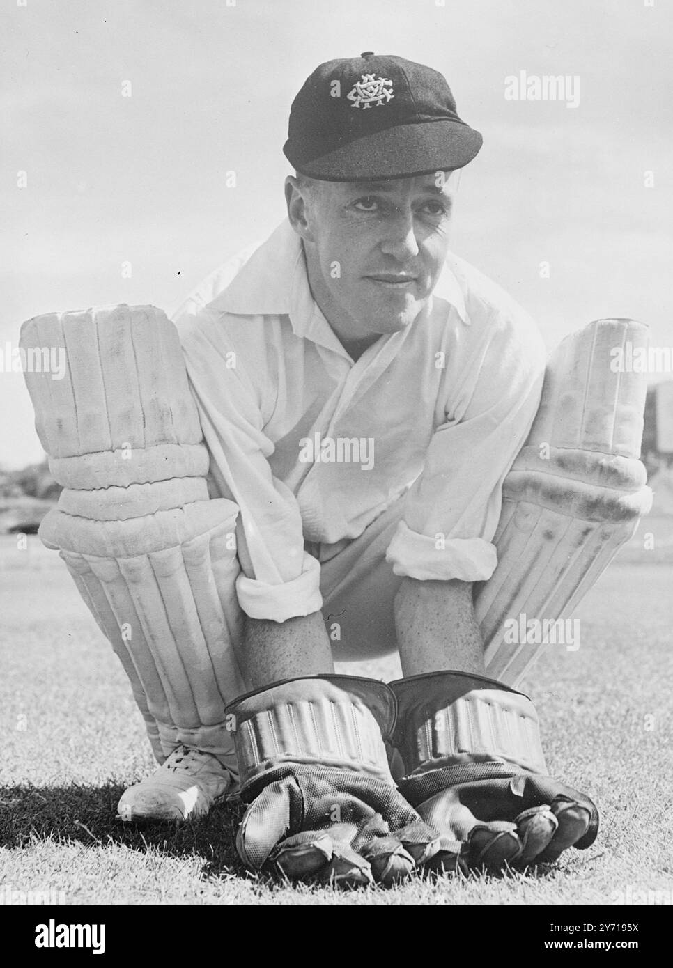 F.L.H. MOONEY LE TEST DE CRICKET DE NOUVELLE-ZÉLANDE F.L.H. MOONEY ( Wellington ) est parmi les test Cricketers de Nouvelle-Zélande à faire une tournée en Grande-Bretagne cet été . Dû ici le mois prochain, ils sont rapportés pour avoir le plus fort côté batteur jamais quitter le Dominion . MONTRE DES IMAGES ;- F.L.H. MOONEY , guichet - garder vers le bas pour recevoir une balle . 16 mars 1949 Banque D'Images F.L.H. MOONEY LE TEST DE CRICKET DE NOUVELLE-ZÉLANDE F.L.H. MOONEY ( Wellington ) est parmi les test Cricketers de Nouvelle-Zélande à faire une tournée en Grande-Bretagne cet été . Dû ici le mois prochain, ils sont rapportés pour avoir le plus fort côté batteur jamais quitter le Dominion . MONTRE DES IMAGES ;- F.L.H. MOONEY , guichet - garder vers le bas pour recevoir une balle . 16 mars 1949 Banque D'Images