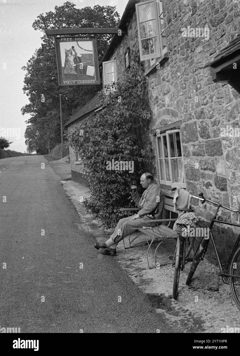 Devon Pub Cat et Fiddle 1946 Banque D'Images