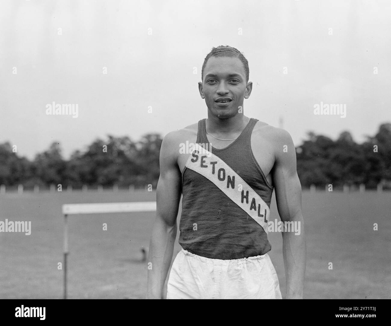 Basil McKenzie, de Kingston, Jamaïque, représentera son pays aux sprints de 100 et 200 mètres aux Jeux olympiques. Il est étudiant au Seaton Hall College, New Jersey, États-Unis. Photos : Un portrait de Basil McKenzie, sprinter olympique jamaïcain. 18 juillet 1948 Banque D'Images