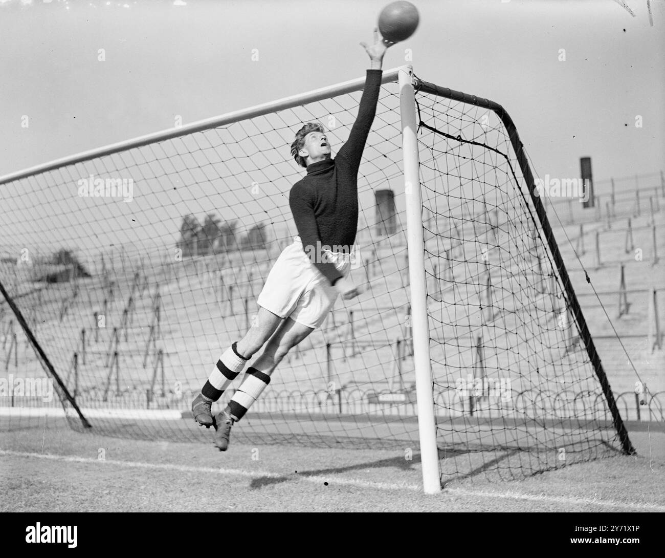 Célébrité de l'arsenal photo d'action de Platts, le premier gardien de but de réserve de l'Arsenal. 10 septembre 1948 Banque D'Images