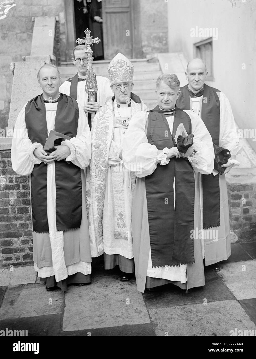 De gauche à droite : RT Rev Geoffrey Hodgson Warde M. Un évêque suffragant de Lewes, l'archevêque de Canterbury RT Rev Frederick Dudley Vaughan Narborough M. Évêque suffragant de Colchester. RT Rev John Stanley Watkins M. Un évêque suffragant de Malmesbury. Non daté Banque D'Images
