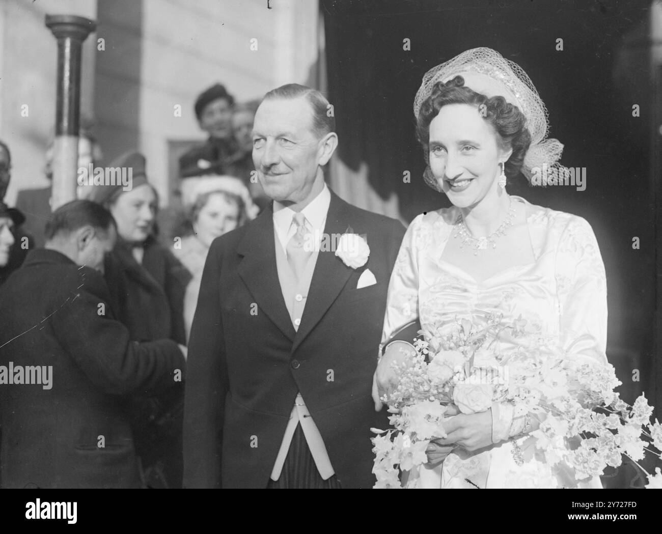 Lord Cornwall Weds Esme Lady Walker. Le mariage entre Lord Cornwall et Esme Lady Walker, de Hall Land Slinfold, Sussex, veuve de Sir Robert Walker, Bt de Sand Hutton, Too place à St Mark's Church North Audley Street. 26 février 1948 Banque D'Images