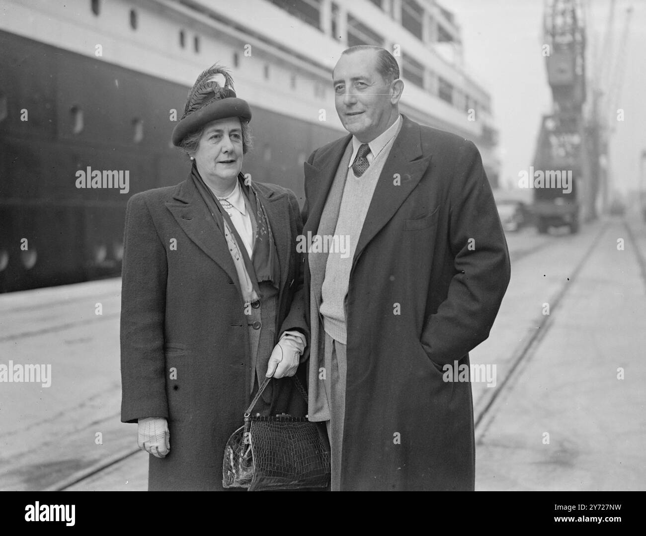 Retour à l'austérité. Le paquebot de luxe Andes de la Royal mail de 26 000 tonnes accostait à Southampton après sa première croisière en Amérique du Sud. Alors que dans l'Argentine le navire a été visité par Madame Peron Wide du Président. 28 février 1948 Banque D'Images