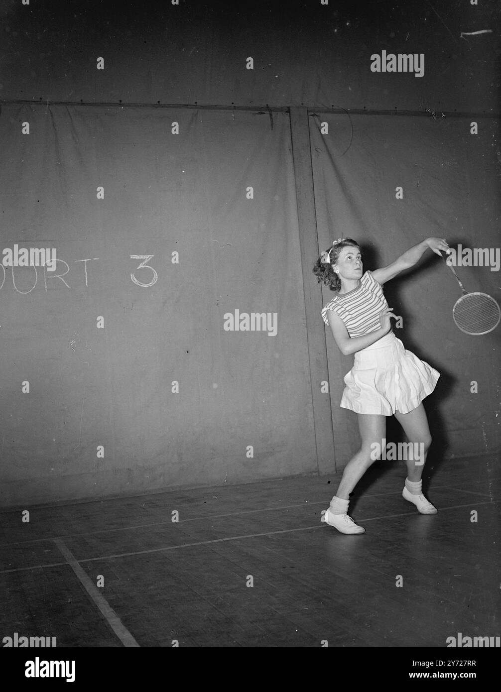 "Regardez le Birdie" "arrêté" par la caméra haute vitesse au Wimbledon Squash et Badminton Club, hier soir (lundi 1er mars) les joueurs de badminton du monde entier sont ici pour participer aux championnats All England badminton, qui débutent le 3 mars à Harringay. 3 mars 1948 Banque D'Images