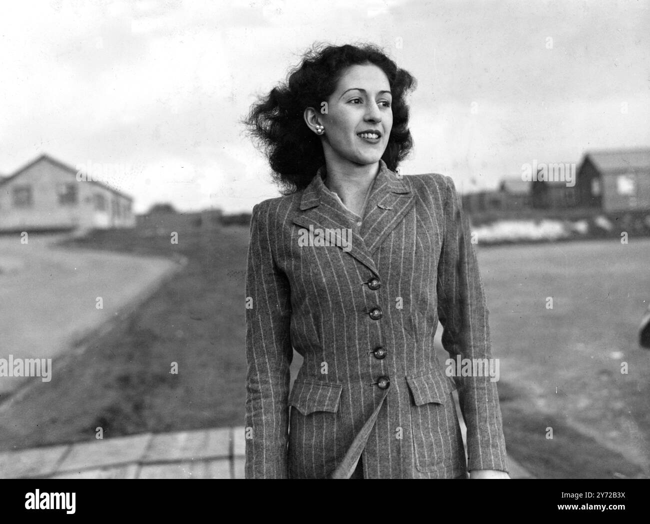 Chicago Bound épouses des militaires américains naviguent vers les États-Unis sur le s / s Washington sur Sudnay 24 février. Ici, ils sont photographiés au camp de réception de Tidworth, en attendant la prochaine étape de leur voyage. Images : Mme Joyce Godwin, qui était Miss Joyce Webster de 148, Lawton Moor Road, Northenden NR Manchester est en route pour rejoindre le P / fc Harold Goodwin. 21 février 1946 Banque D'Images