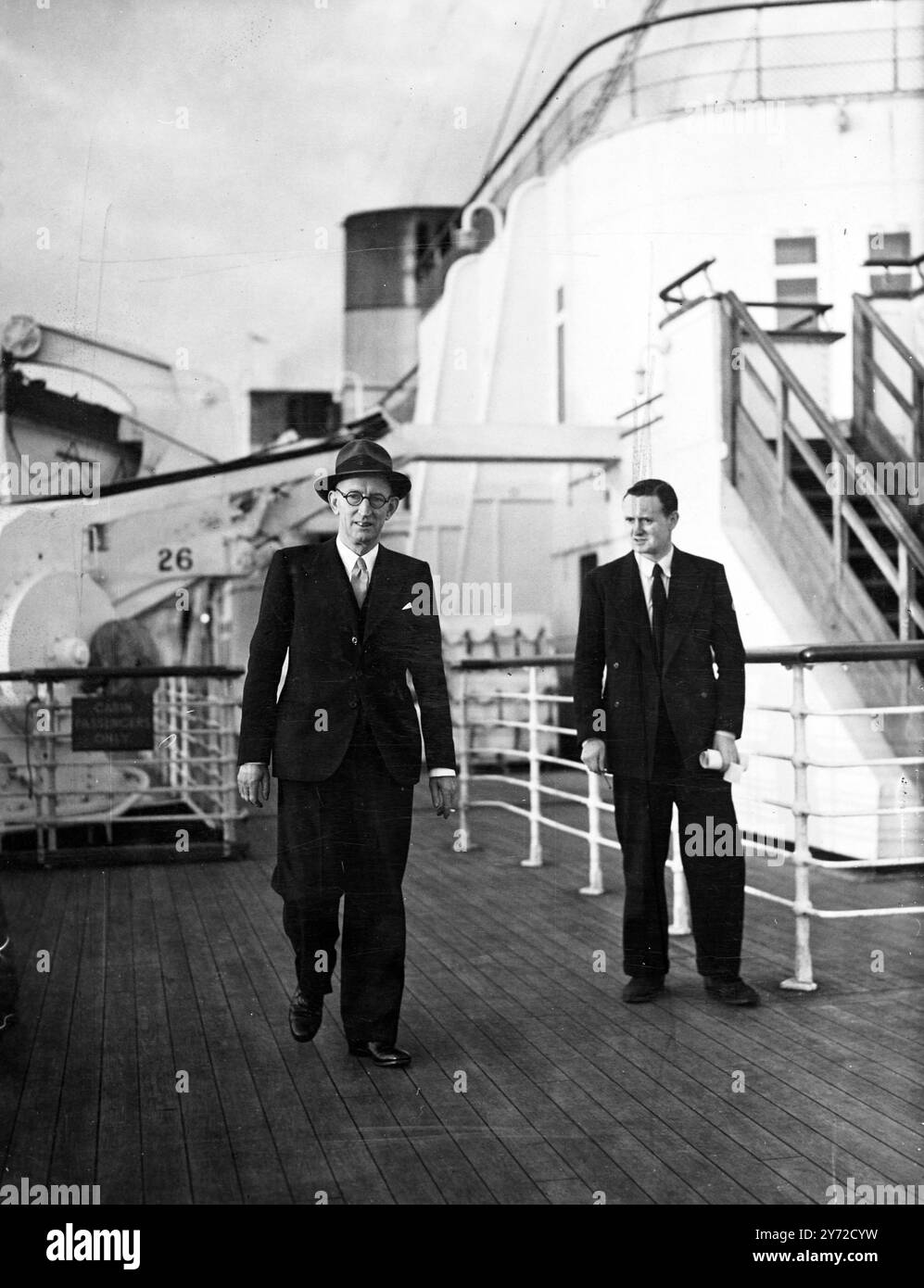 Le directeur général d'Austin revient des États-Unis. M. L. P. Lord, directeur général d'Austin Motors, photographié à bord du Queen Elizabeth à Southampton aujourd'hui (mardi) après son retour des États-Unis d'Amérique. 23 septembre 1947 Banque D'Images