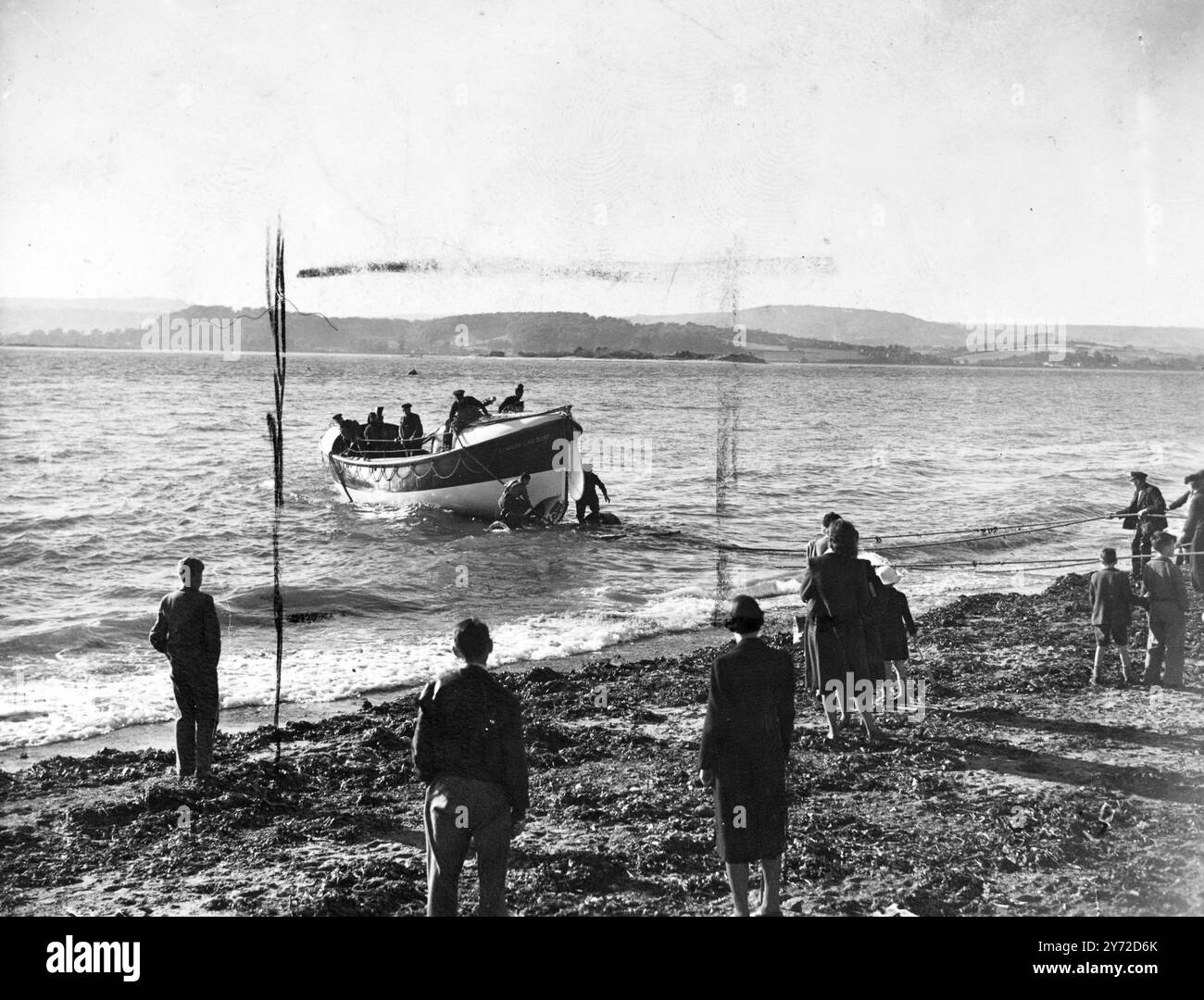 Exmouth (devon) le bateau de sauvetage Catherine Harriet Eaton est lancé pour une voile d'entraînement. 16 novembre 1945 Banque D'Images