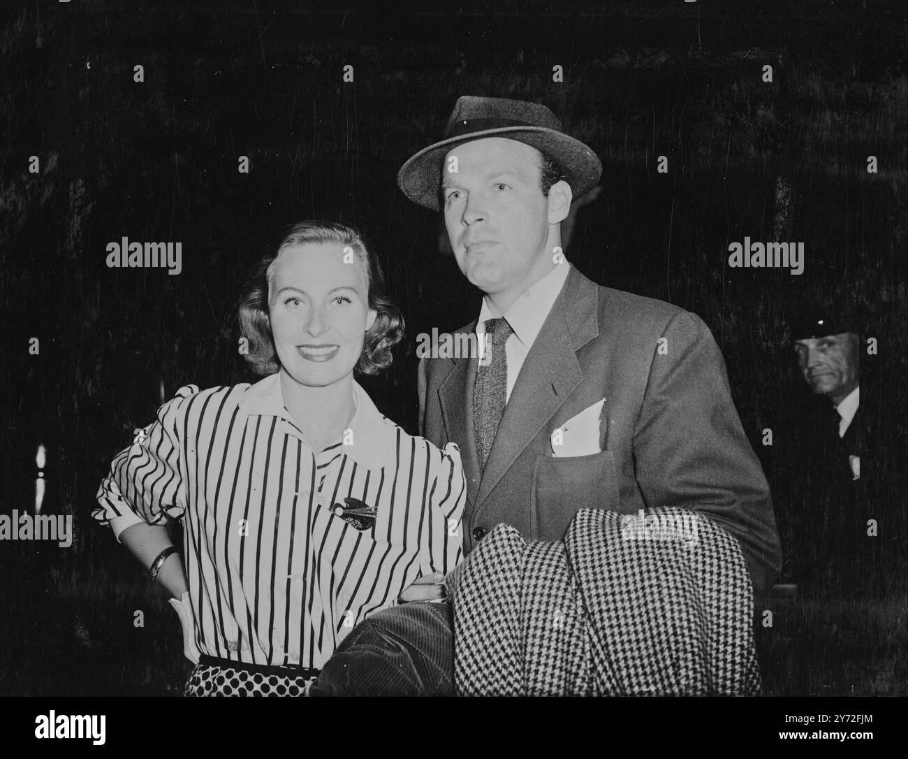 Michelle Morgan et son mari Bill Marshall photographiés à leur arrivée à Victoria Station par Golden Arrow. Elle est dans le pays pour discuter avec la réalisatrice Carol Reed d'un rôle dans "Basement Room". 23 juillet 1947 Banque D'Images