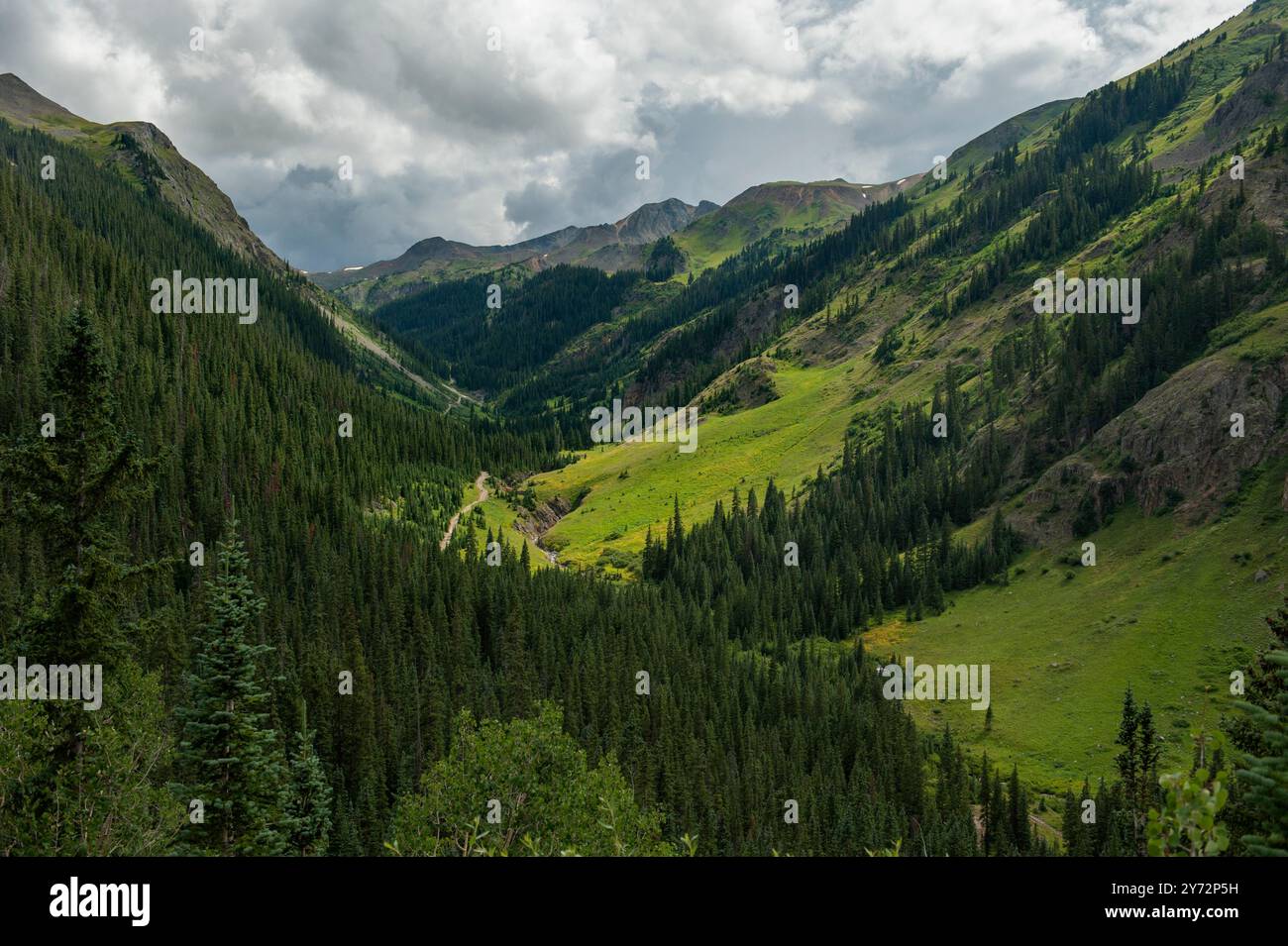 Poughkeepsie Gulch au Colorado, une ancienne zone minière dans les montagnes San Juan près d'Ouray, est aujourd'hui un terrain de jeu pour 4x4. Banque D'Images