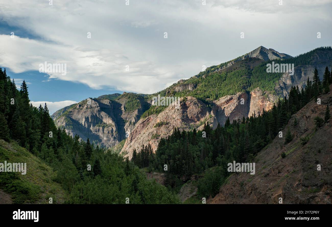 Une vue sur la pittoresque US Highway 550 du Colorado, « The million Dollar Highway », entre Ouray et Silverton Banque D'Images