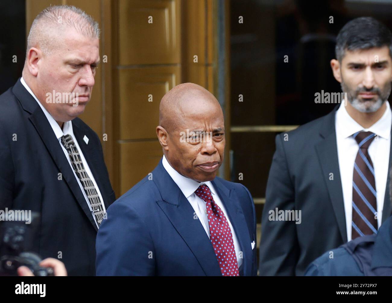 New York, États-Unis. 27 septembre 2024. Le maire de New York Eric Adams quitte la cour fédérale de Manhattan après sa mise en accusation le vendredi 27 septembre 2024. Le maire a plaidé non coupable à plusieurs chefs d'accusation, dont la fraude télégraphique, la corruption et la réception de contributions d'un gouvernement étranger. Photo de John Angelillo/UPI crédit : UPI/Alamy Live News Banque D'Images