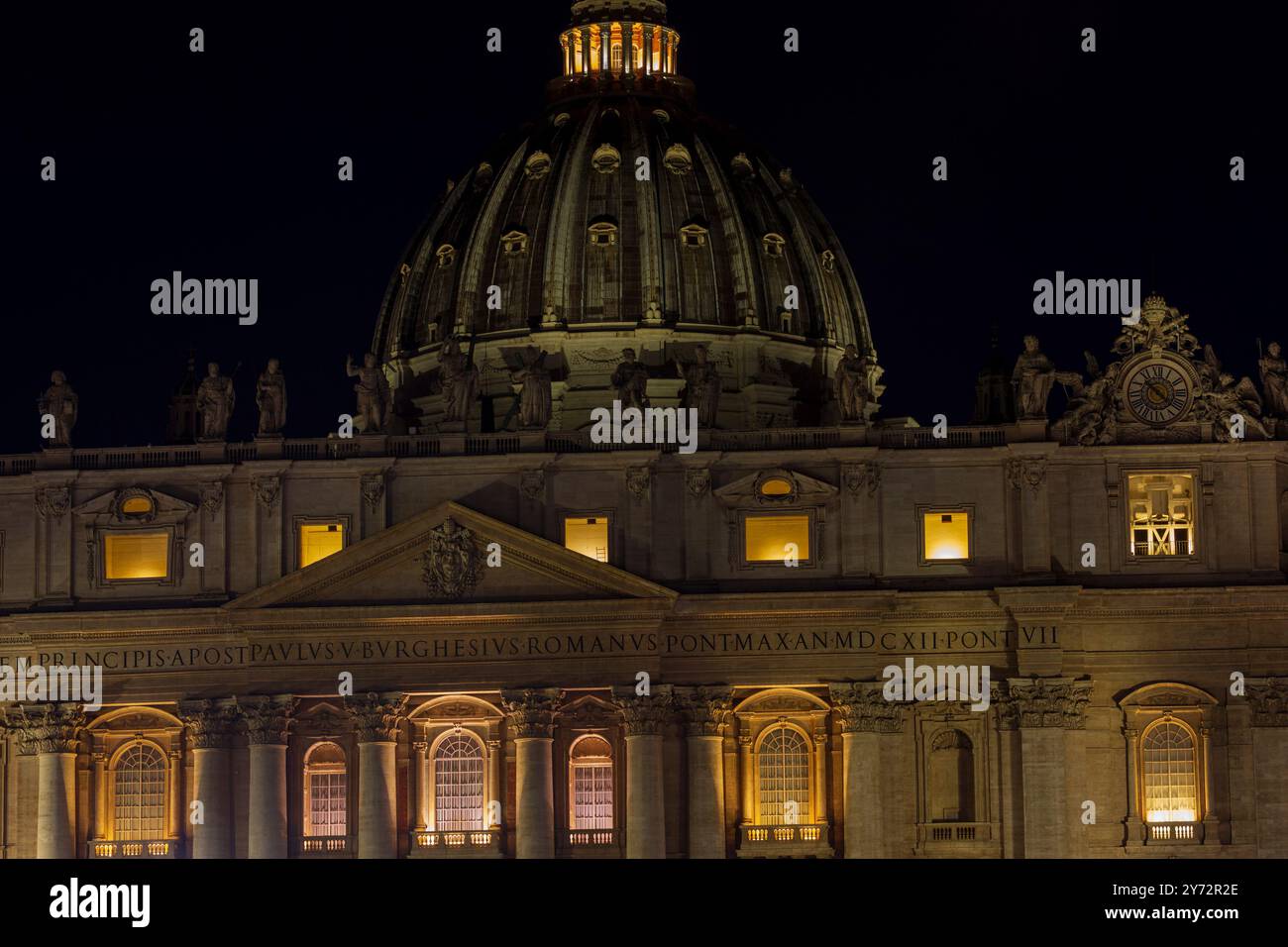 Dôme et façade principale (détail) de la basilique Pierre, Città del Vaticano/ Cité du Vatican. Banque D'Images