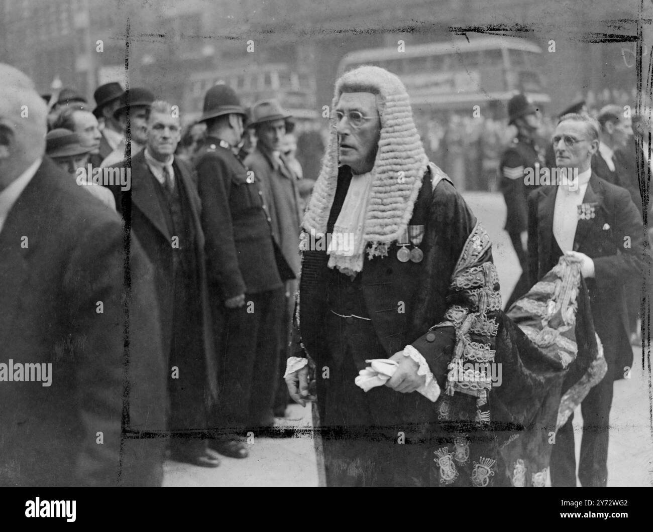 RT. Hon. Lord Merriman, OBE, président de la division du divorce et de l'amirauté de la haute Cour de justice depuis 1933. Formé à Winchester, il est admis au barreau en 1904 et prend la soie en 1919. Il est enregistreur de Regan, solliciteur général et député (C.) de la division Rusholme de Manchester. Il est créé premier baron Merrimen de Knutsford en 1941. 26 octobre 1946 Banque D'Images