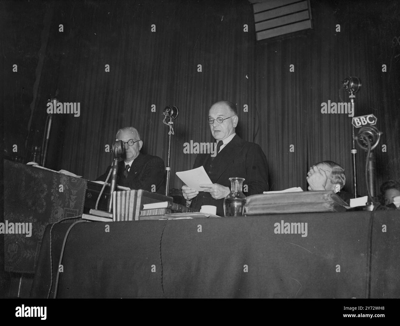 RT. Hon. George Isaacs - Ministre du travail photographié lors du 78e Congrès annuel des syndicats, au Dome, Brighton. 22 octobre 1946 Banque D'Images